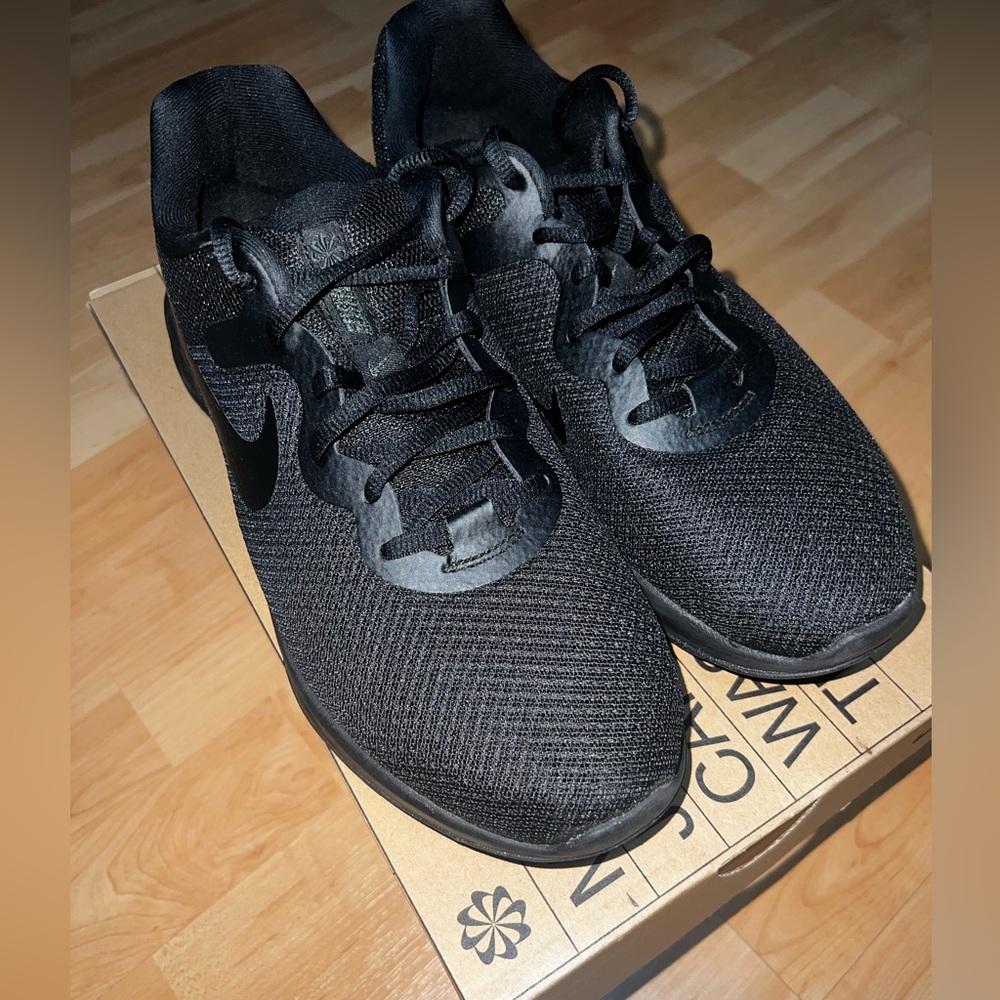 Women’s Nike sneakers